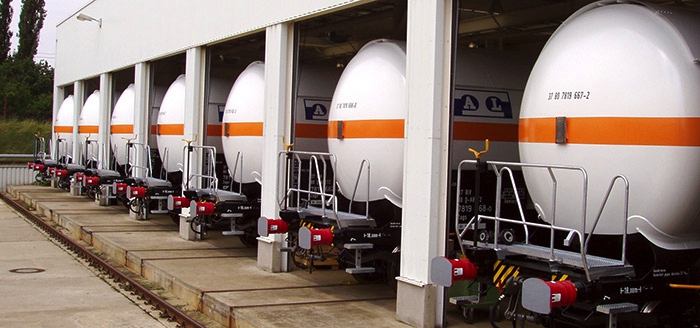 hangar-quer